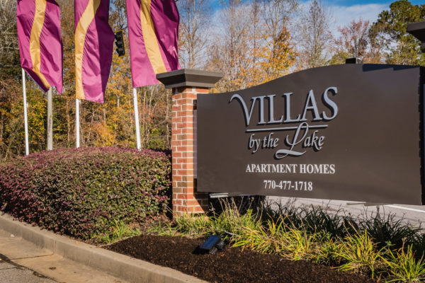Villias by the Lake-001-Sign