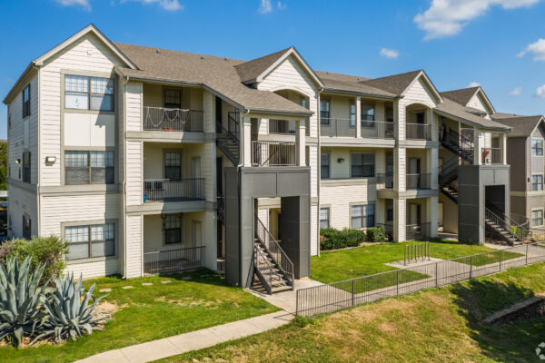 the-edge-san-marcos-tx-beautifully-landscaped 2